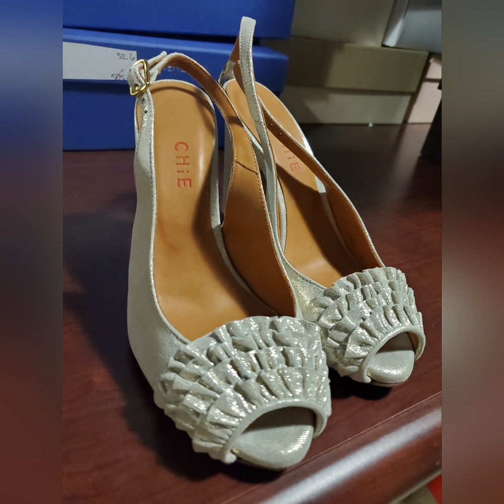 Sz 36 $320 NIB Chie shoes
